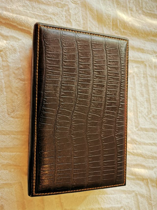 Joyero de piel marrón