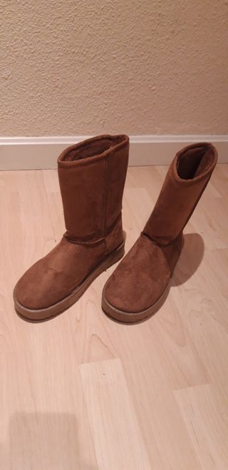 Botas de borrego por dentro y ante 39 (38) de segunda mano por 10 EUR en  Alcorcón en WALLAPOP