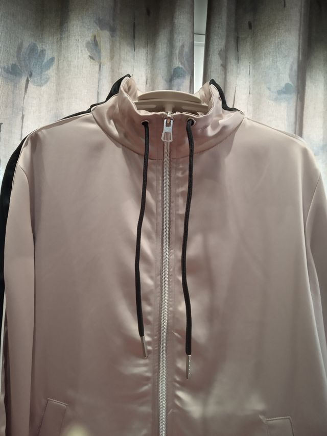 Cazadora satinada de H&M, nueva