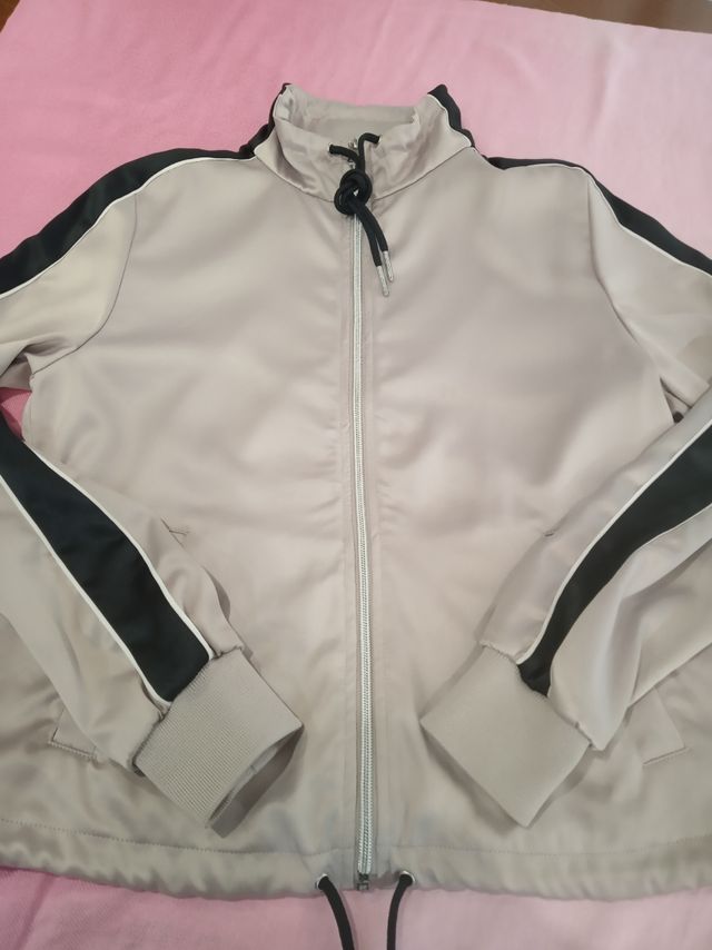 Cazadora satinada de H&M, nueva