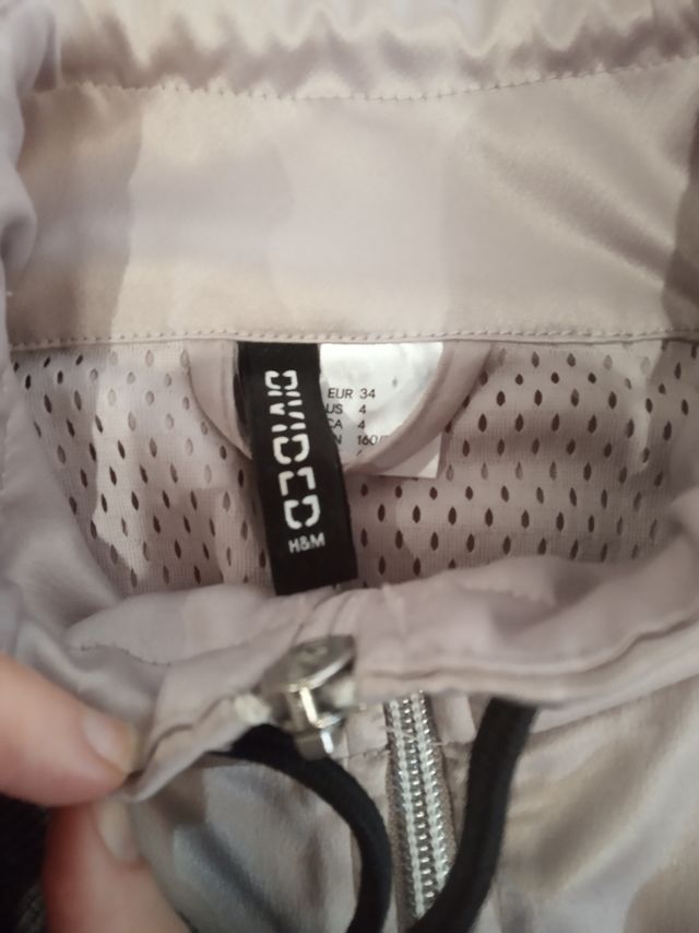 Cazadora satinada de H&M, nueva