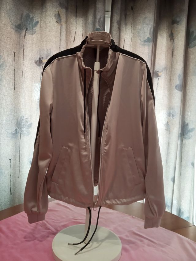 Cazadora satinada de H&M, nueva