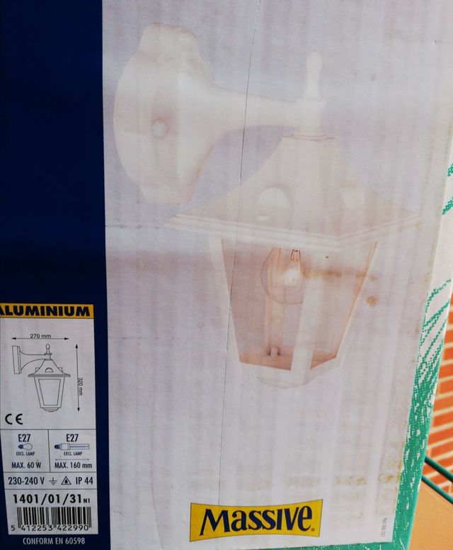 Farol, terraza y jardín