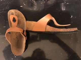 Chancla de piel y corcho con un poco de cuña No 37 de segunda mano por 8  EUR en Barcelona en WALLAPOP