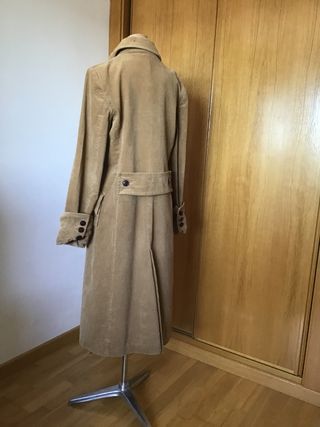 Abrigo largo de mujer de pana de segunda mano por 20 EUR en León en WALLAPOP