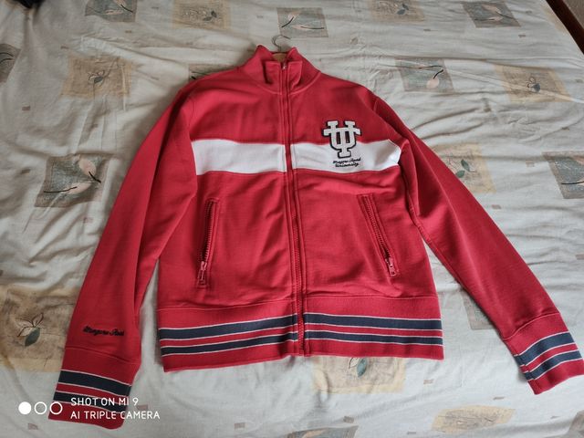 Sudadera Roja universitaria