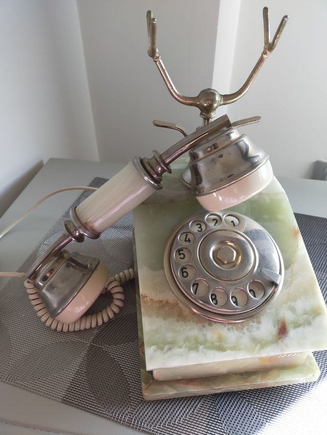 Teléfono antiguo retro mármol onix