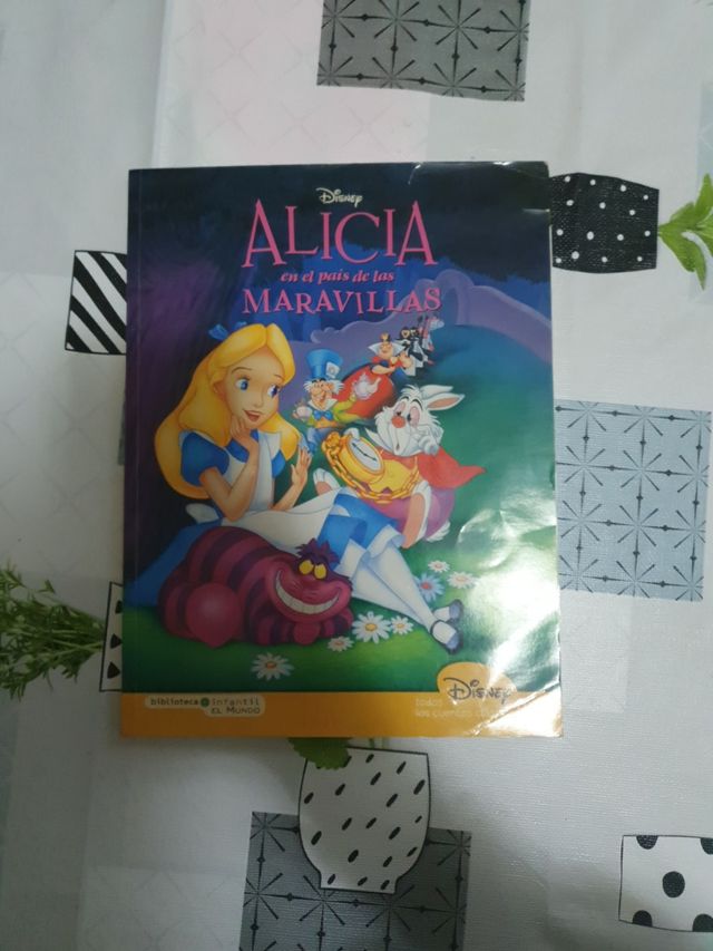 Libro di Alice nel paese delle meraviglie