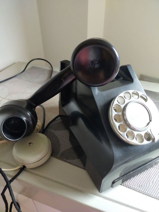 Teléfono retro antiguo baquelita