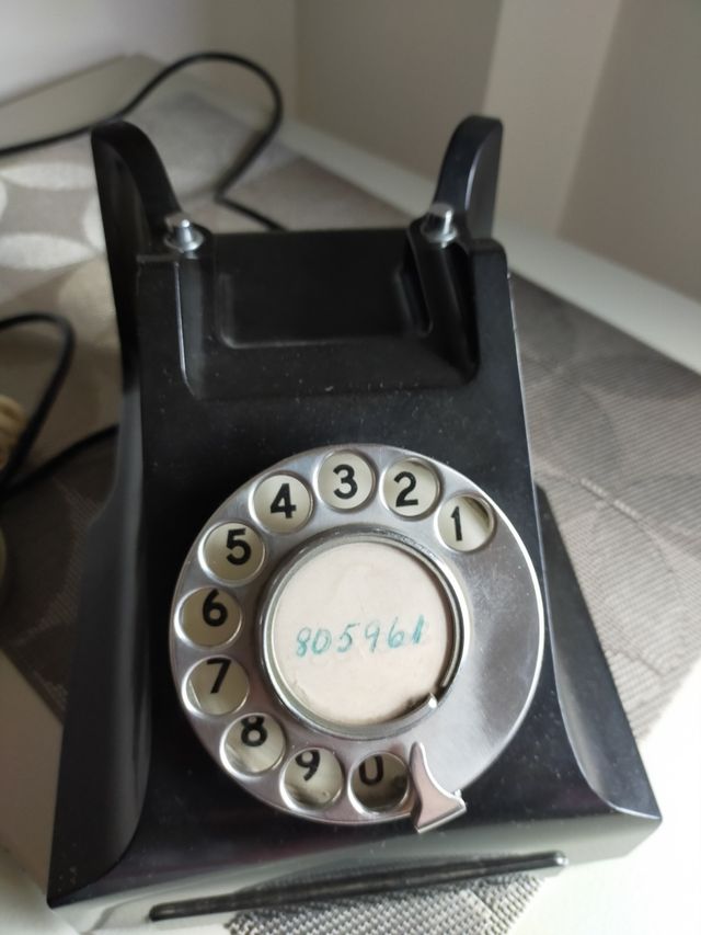 Teléfono retro antiguo baquelita