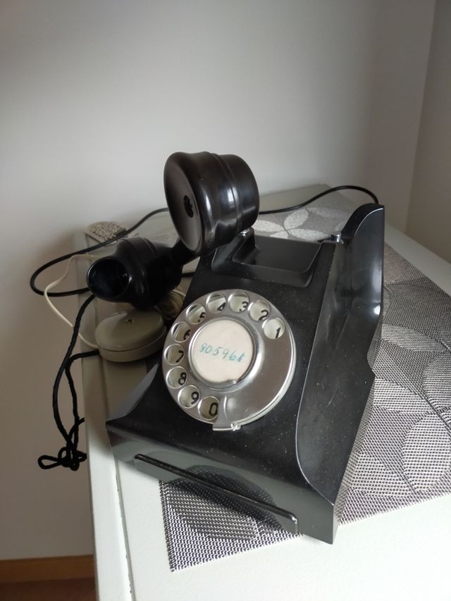 Teléfono retro antiguo baquelita