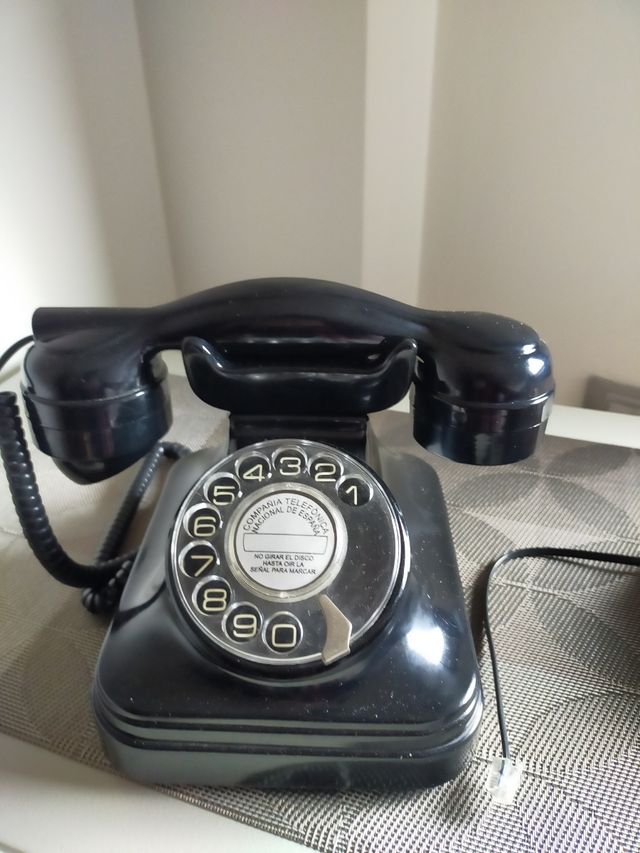 Teléfono antiguo retro baquelita
