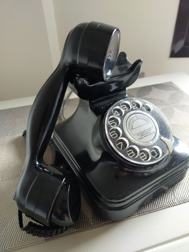 Teléfono antiguo retro baquelita