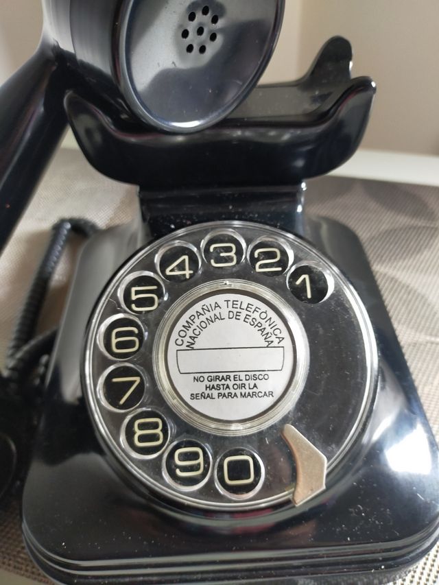 Teléfono antiguo retro baquelita