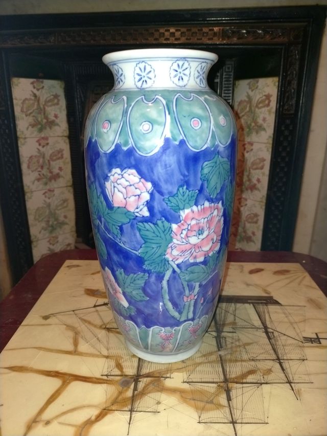 Bonito Jarrón azul con motivos florales
