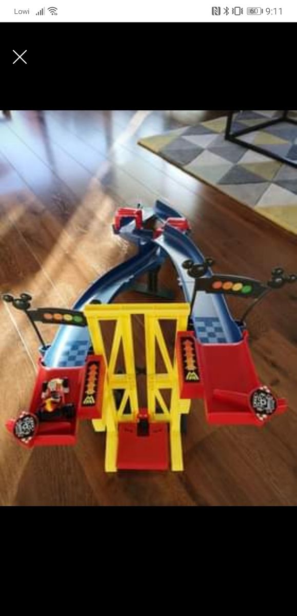 Mickey y los superpilotos, pista de entrenamiento