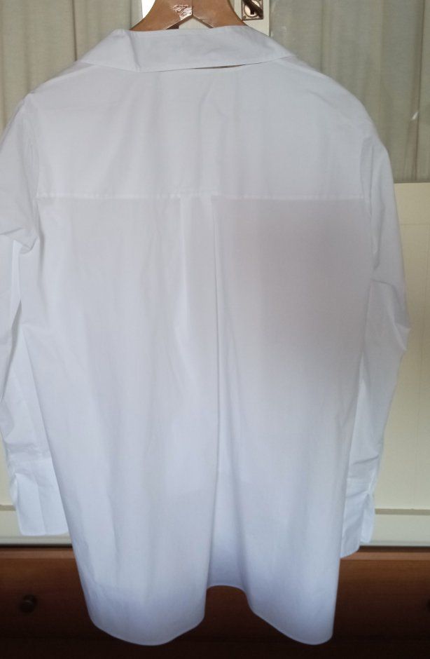 Camisa de algodón con bajo asimétrico