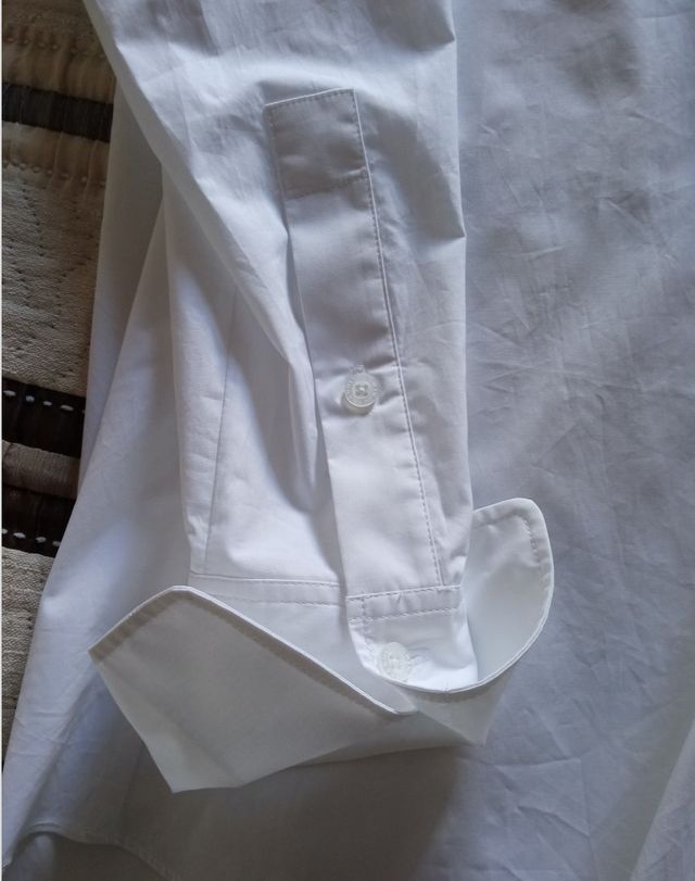 Camisa de algodón con bajo asimétrico