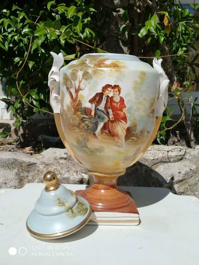 jarron con tapa pintado a mano