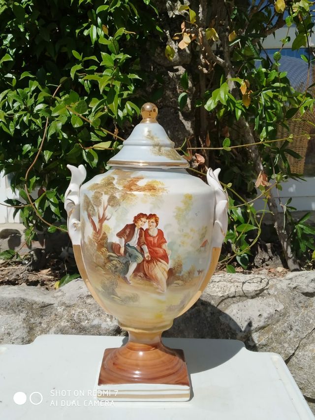 jarron con tapa pintado a mano