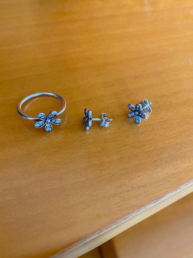 Conjunto pendientes y anillo talla 14 pandora