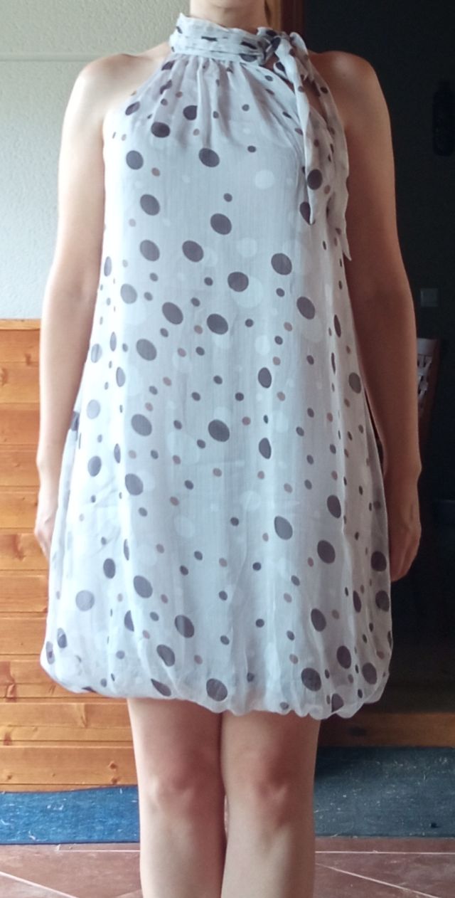 Vestido atado al cuello