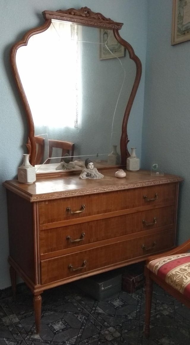 cómoda con espejo
