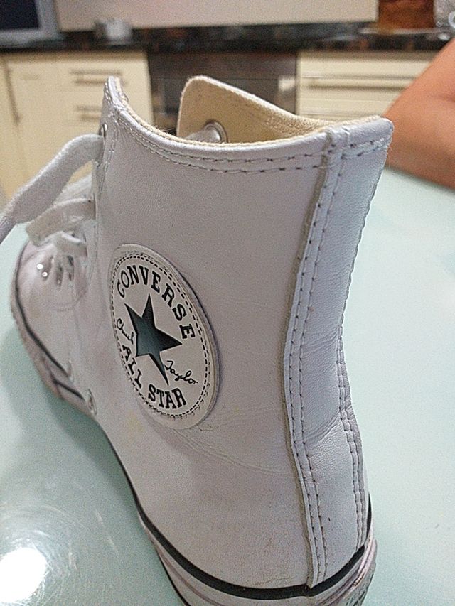 Identidad Insignia dentista Zapatillas converse blancas polipiel de segunda mano por 49 € en Getafe en WALLAPOP Identidad Insignia dentista Zapatillas converse blancas polipiel de segunda mano por 49 € en Getafe en WALLAPOP