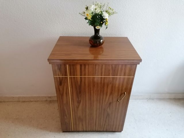 ANTIGUA MÁQUINA DE COSER SINGER. CON MUEBLE.