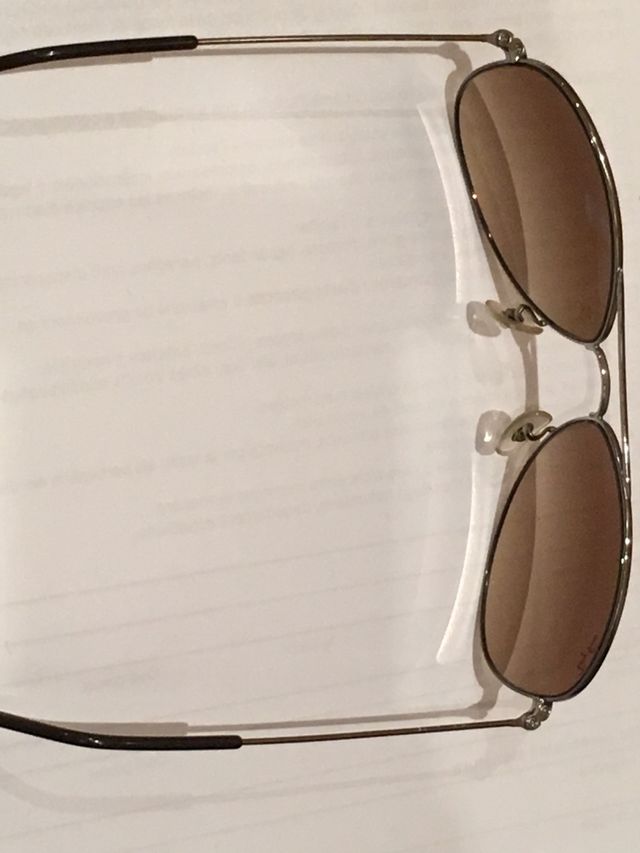 Gafas sol ray ban marron difuminadas.
