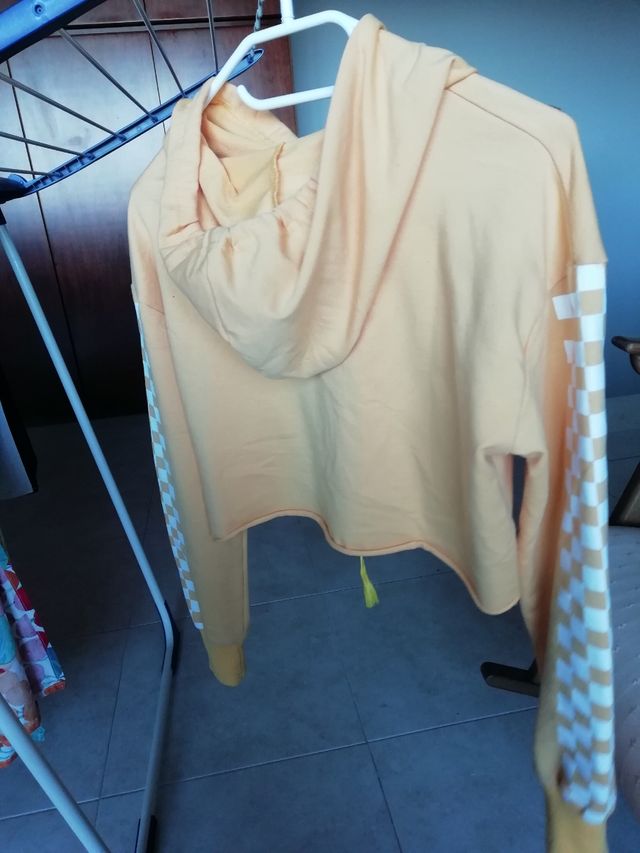 Sudadera corta amarilla