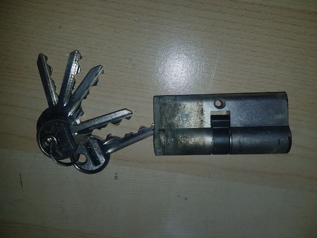 bombines- cerraduras