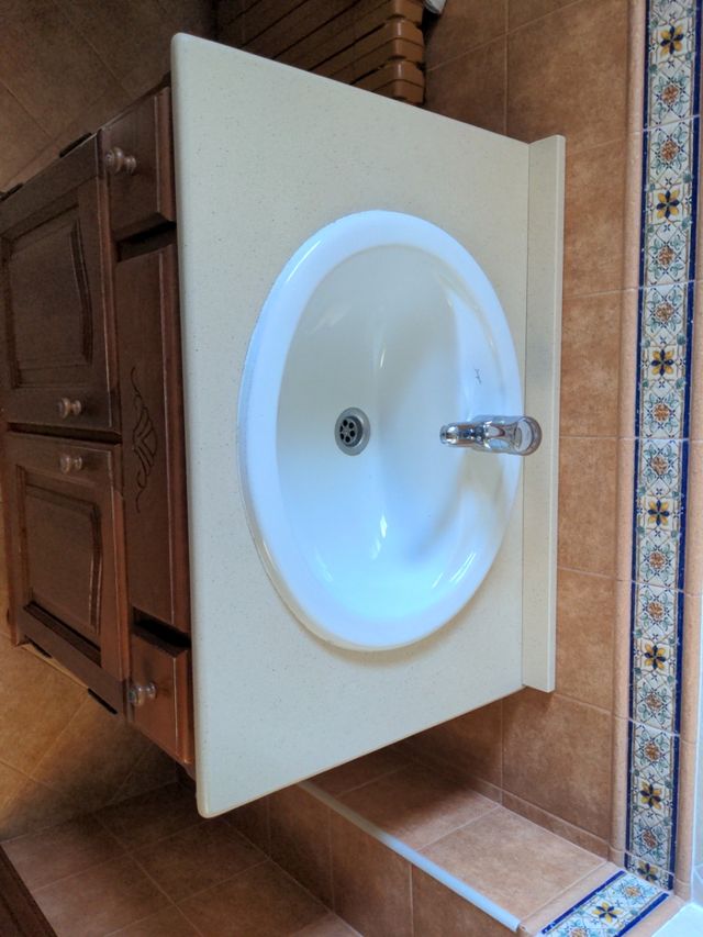 Mueble de baño de madera