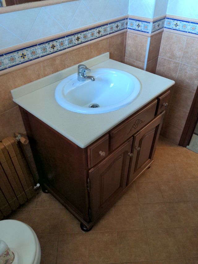 Mueble de baño de madera