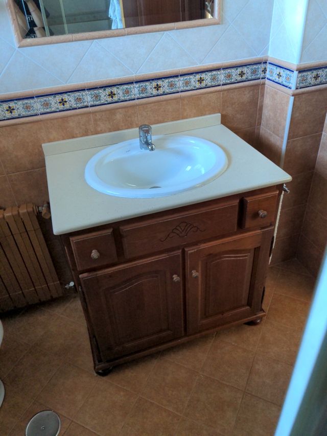 Mueble de baño de madera