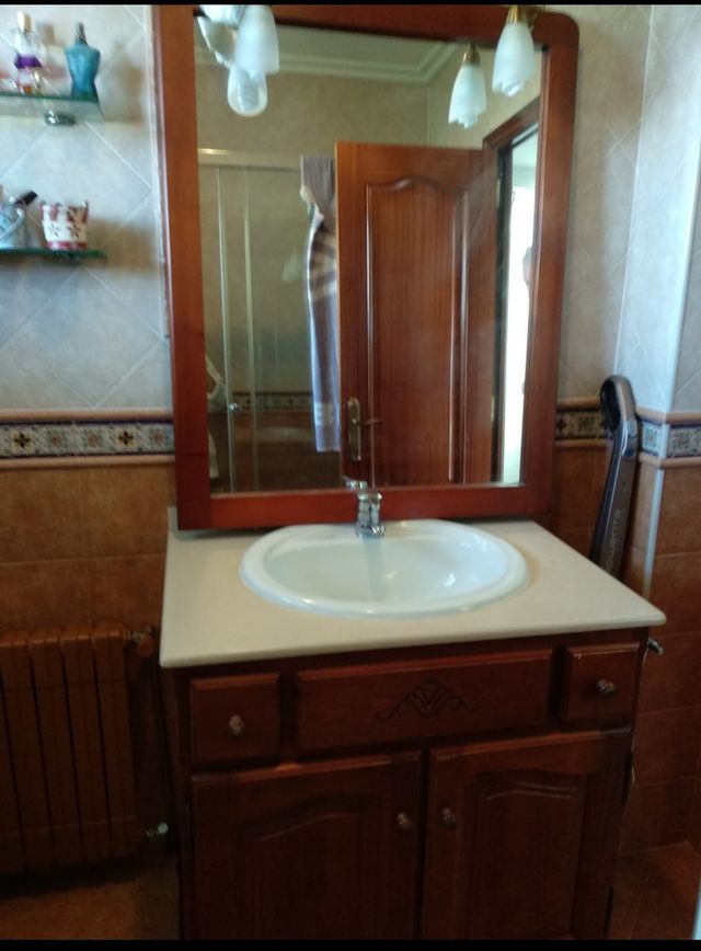 Mueble de baño de madera