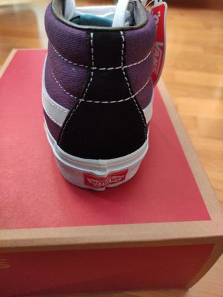 Zapatillas Vans mujer color negro\\/morado talla 39 de segunda mano por 75  EUR en Alovera en WALLAPOP