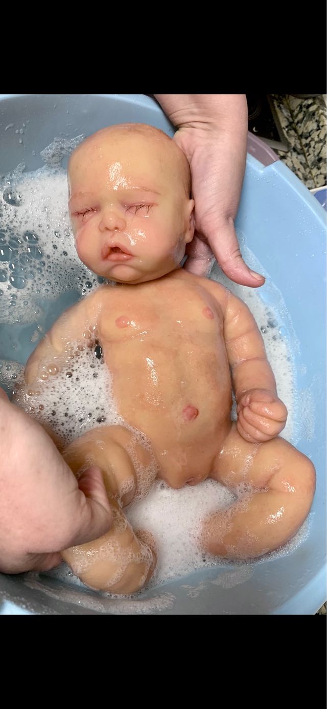 Reborn silicona 46 cm sistema pipí