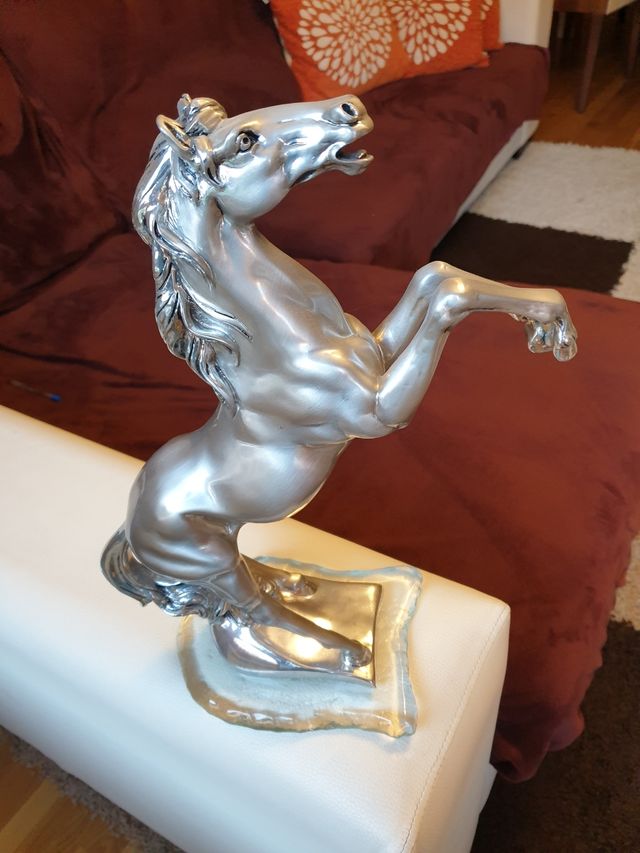 Caballo en plata.