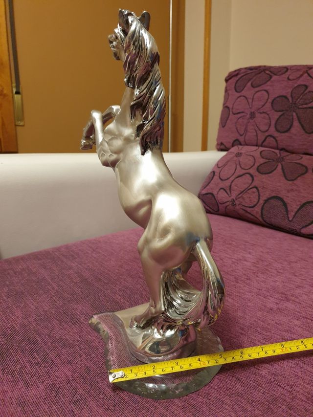Caballo en plata.