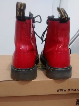 ICOMPRE 2 DE CADA CAJA dr martens rojas charol Y OBTENGA UN 70% DE  DESCUENTO!