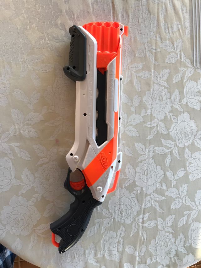 Pistola Nerf Blaster Roughcut 2x4