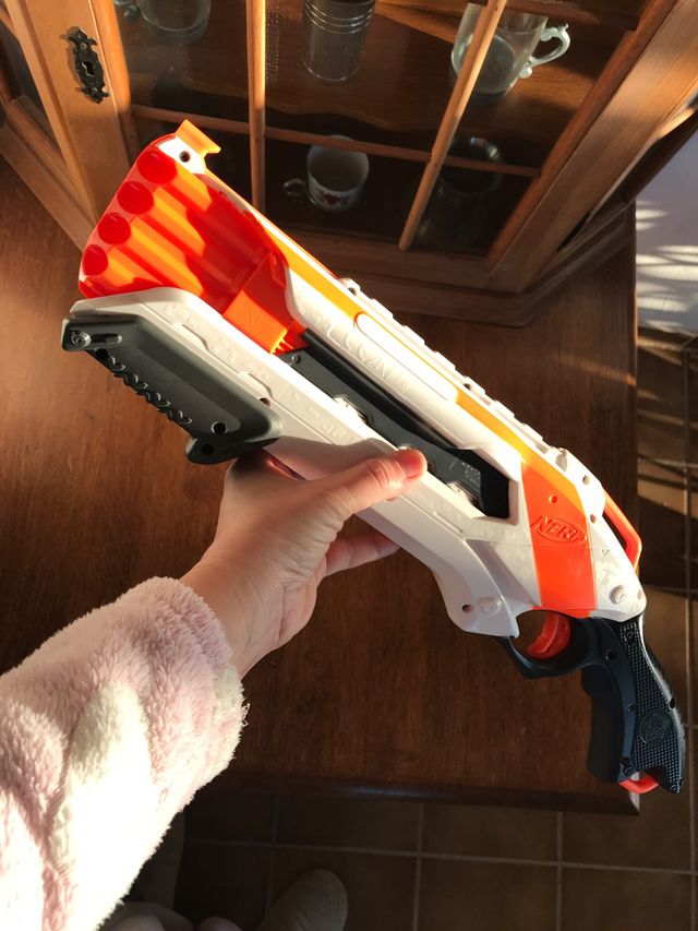 Pistola Nerf Blaster Roughcut 2x4