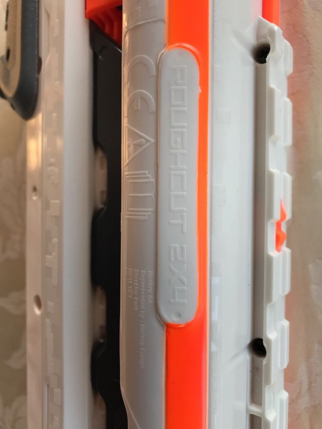 Pistola Nerf Blaster Roughcut 2x4