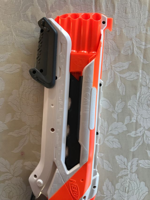 Pistola Nerf Blaster Roughcut 2x4
