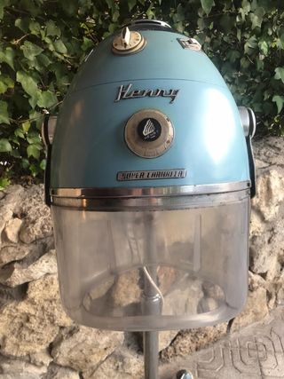 Secador pelo con pie de segunda mano por 75 EUR en Arganda del Rey en  WALLAPOP