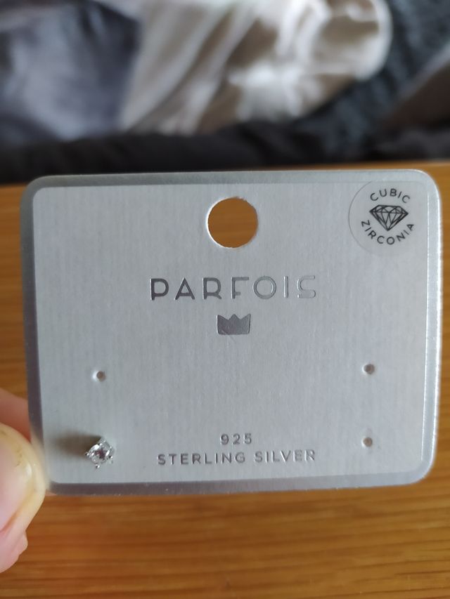 Pendiente pequeño de plata nuevo