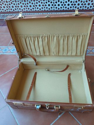 MALETA ANTIGUA VINTAGE de segunda mano por 25 EUR en Bollullos de la  Mitación en WALLAPOP