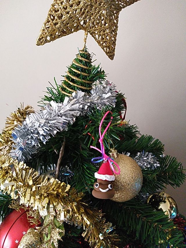 Adorno Árbol de Navidad. caca whatsapp