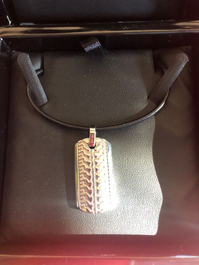 Colgantes de Lotus para caballero